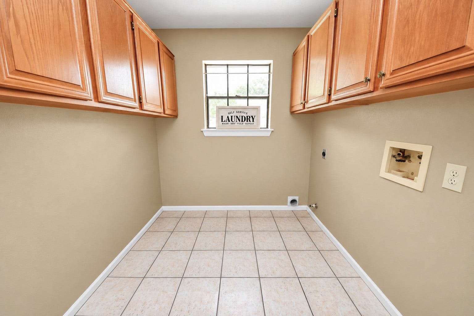 7615 Park Falls Drive, Houston, TX 77095 Large utility room for washing, drying and folding