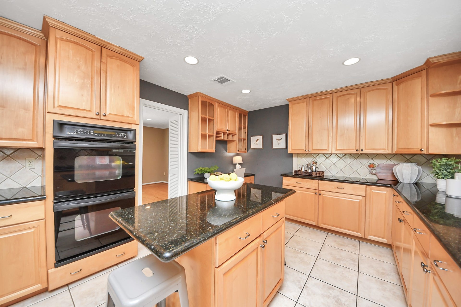 7615 Park Falls Drive, Houston, TX 77095 Highly coveted double ovens make cooking for family and friends a breeze
