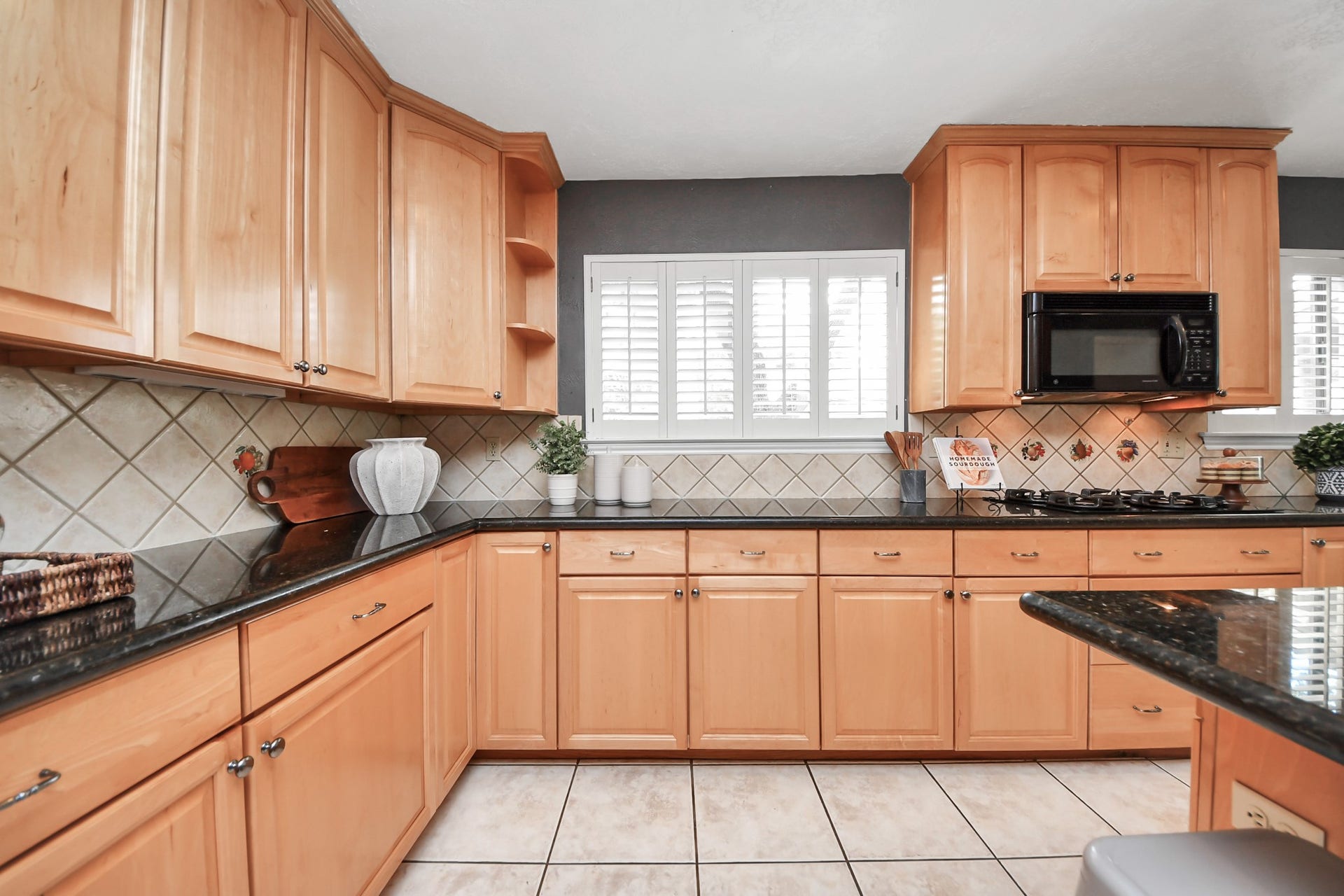 7615 Park Falls Drive, Houston, TX 77095 Great amount of counter space for meal preparation and entertaining