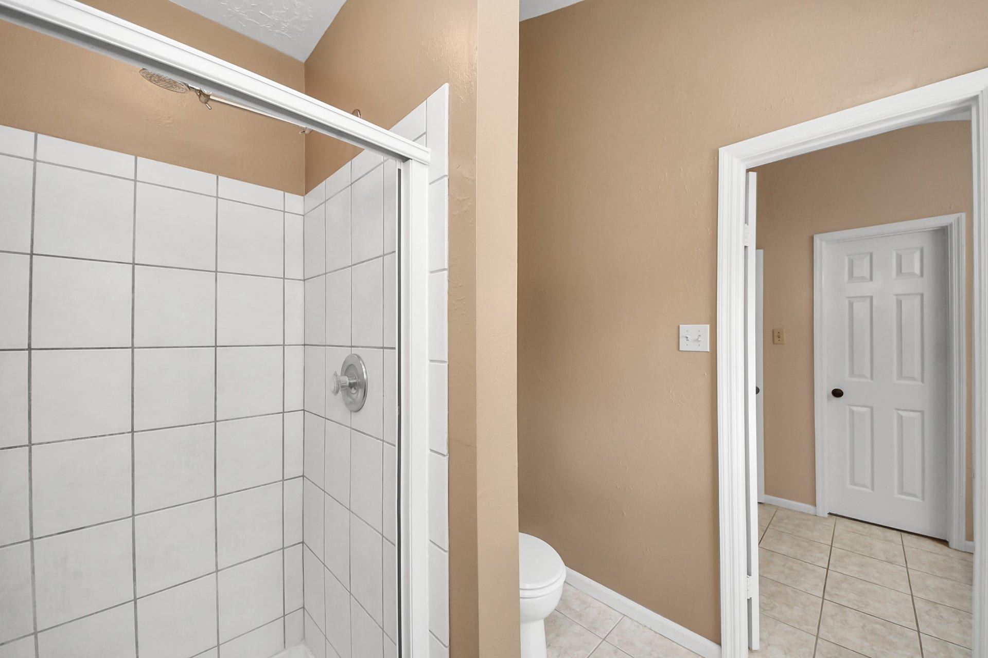 7615 Park Falls Drive, Houston, TX 77095 Separate walk-in shower offers