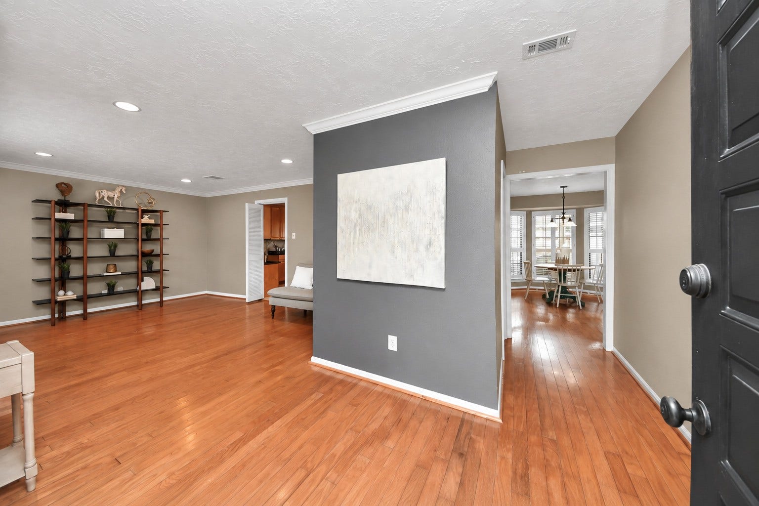 7615 Park Falls Drive, Houston, TX 77095 Spacious foyer welcomes you into the home