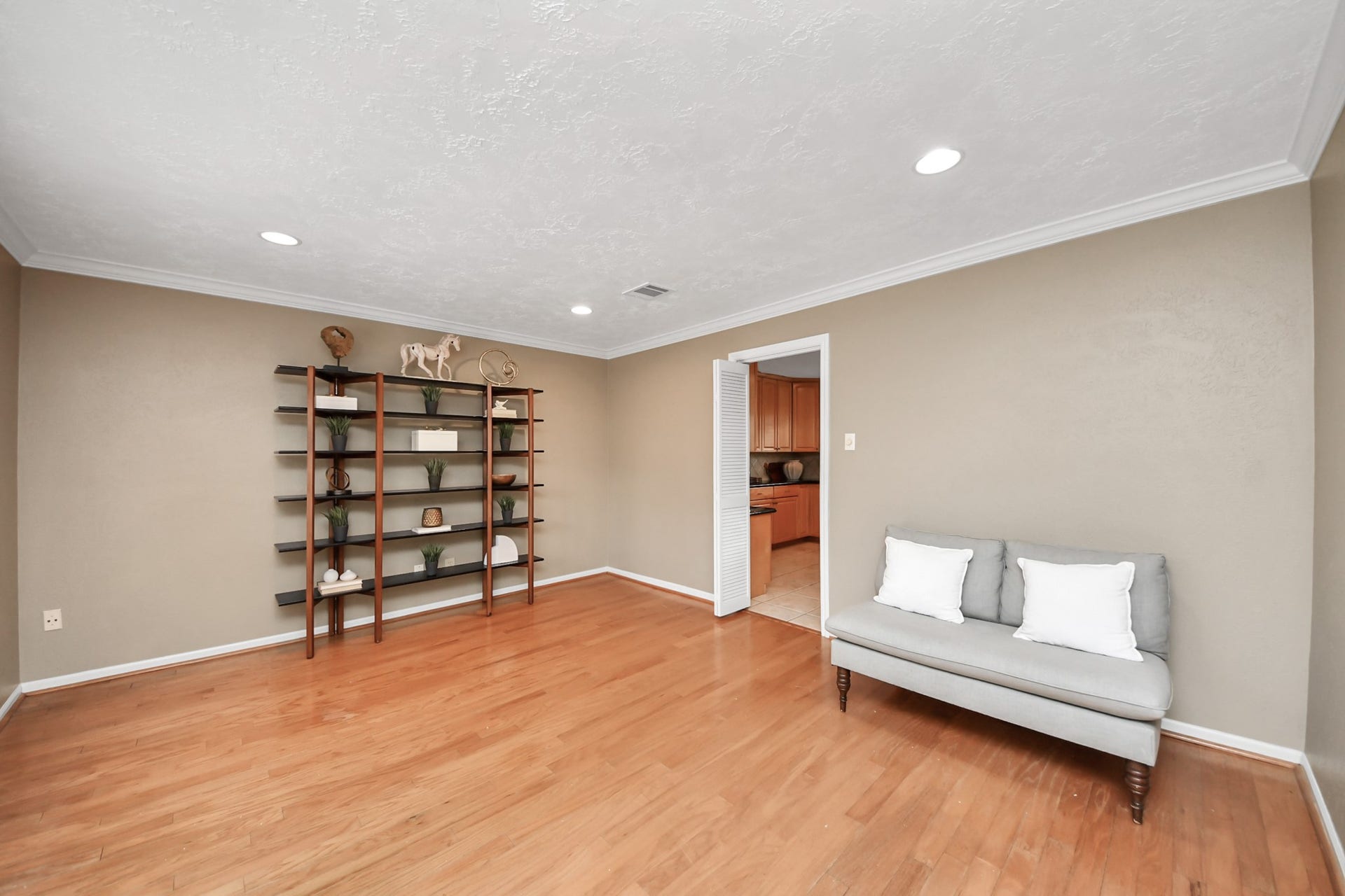 7615 Park Falls Drive, Houston, TX 77095 Fantastic flex room that can be used as a formal dining area, second living room, home office, or whatever best suits your lifestyle