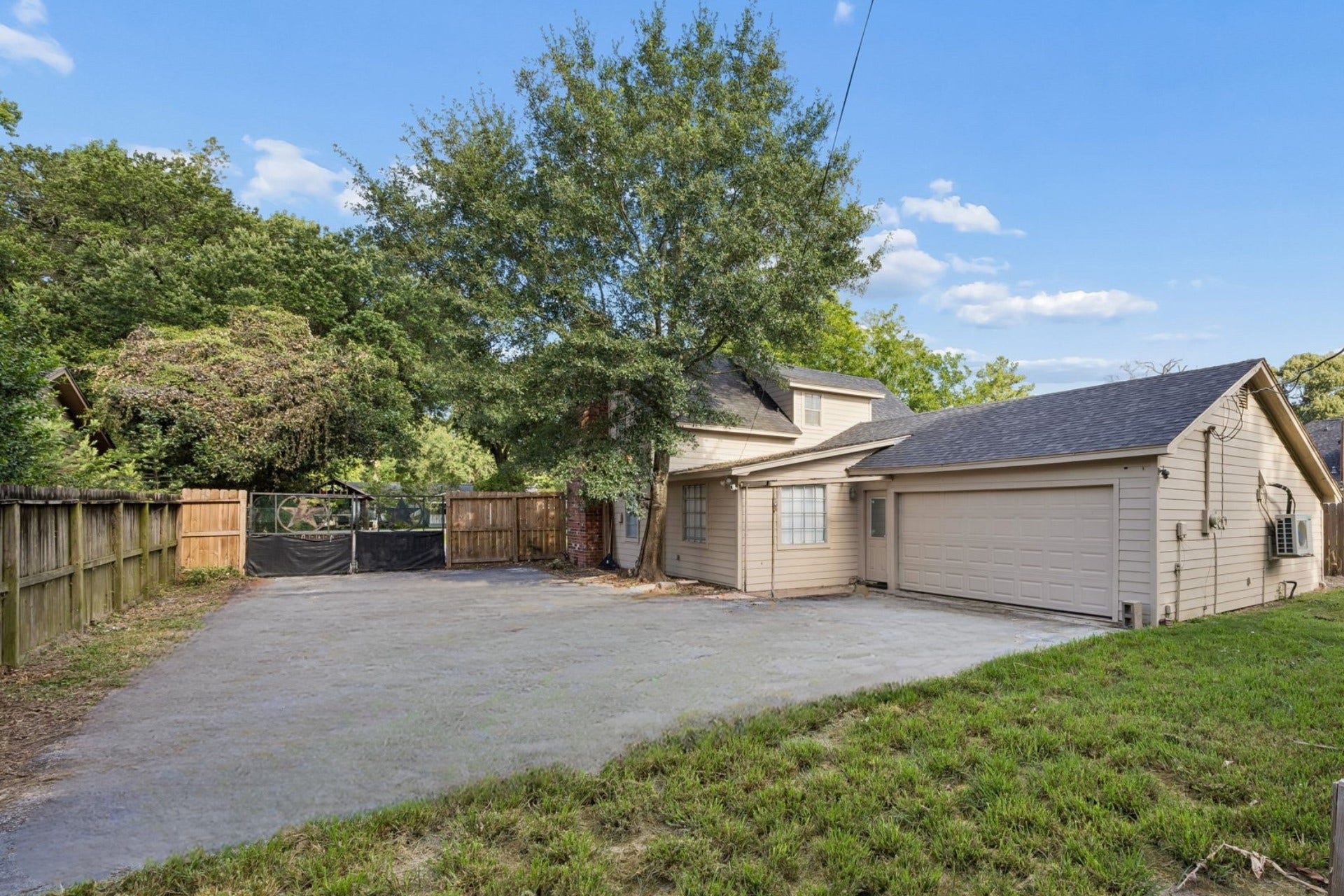21822 Tophill Drive, Spring, TX 77388 Huge Driveway
