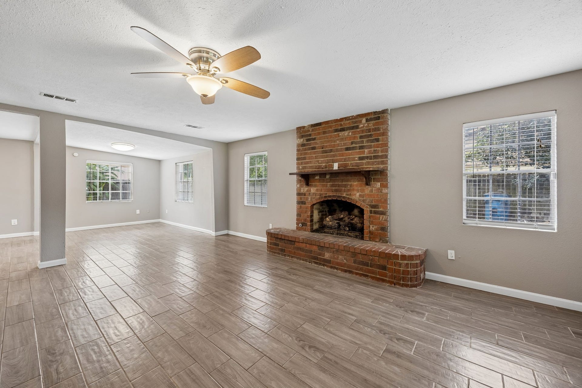 21822 Tophill Drive, Spring, TX 77388 21822 Tophill Drive, Spring, TX 77388
