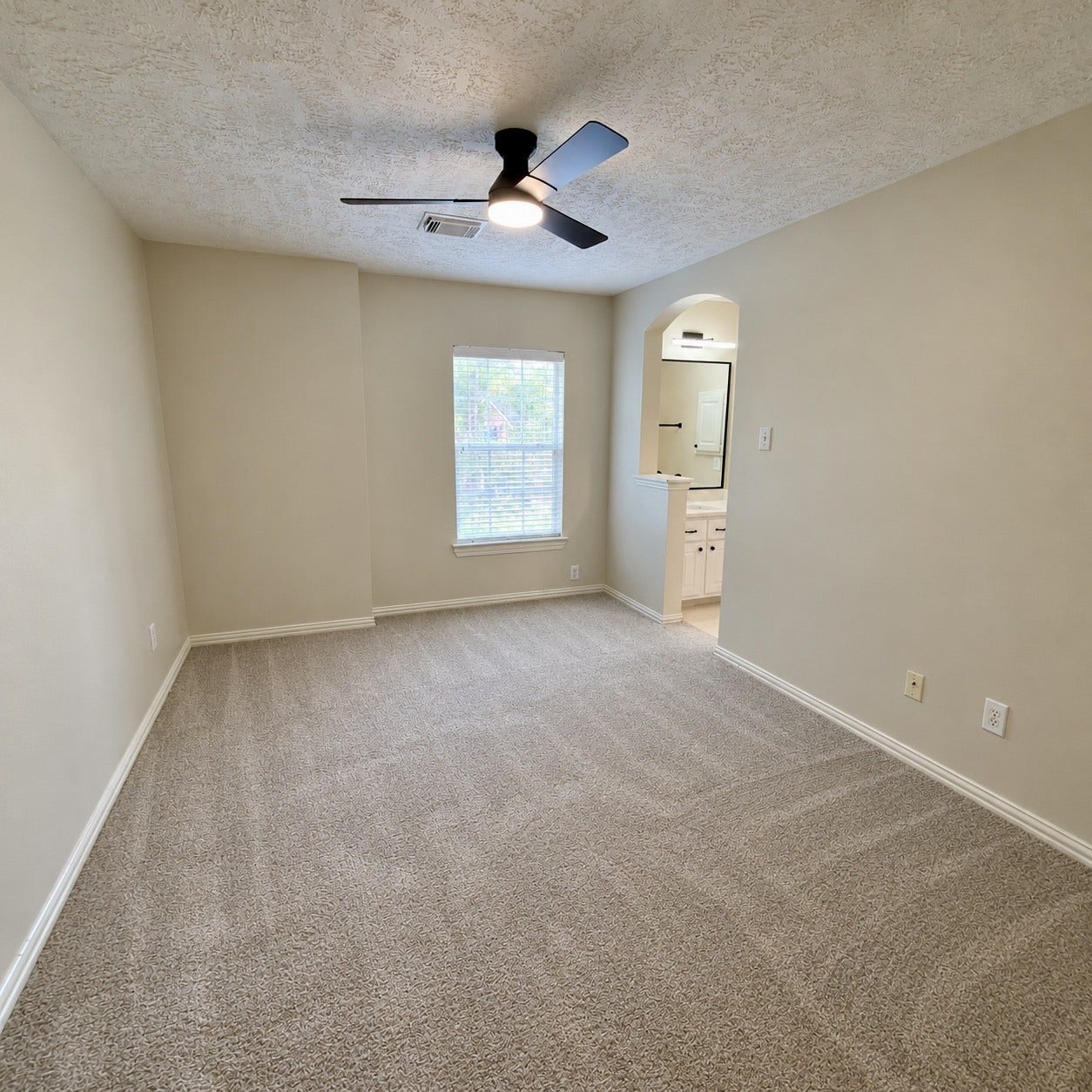 6 Meadow Rose Place, The Woodlands, TX 77382 Bedroom 2