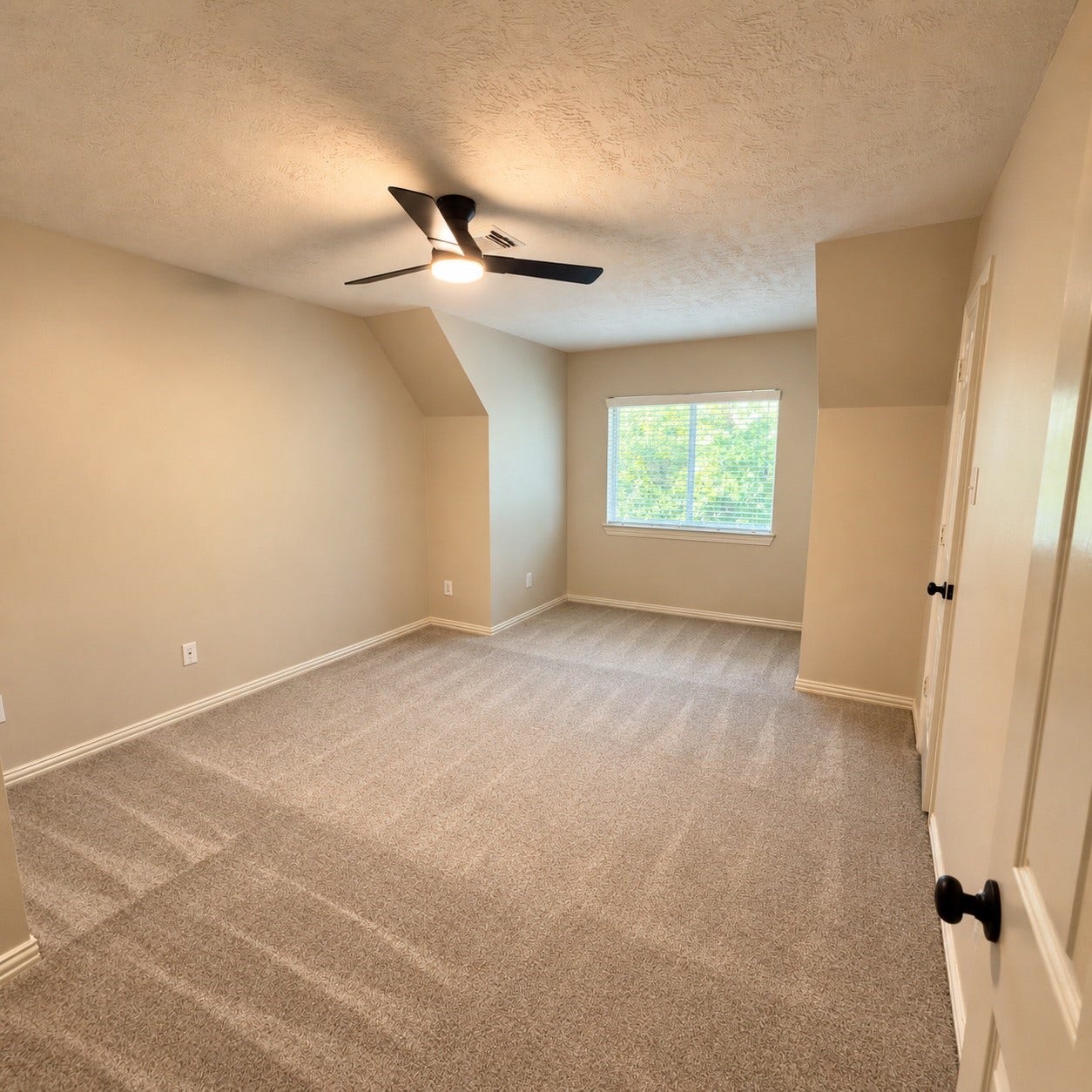 6 Meadow Rose Place, The Woodlands, TX 77382 Bedroom 3