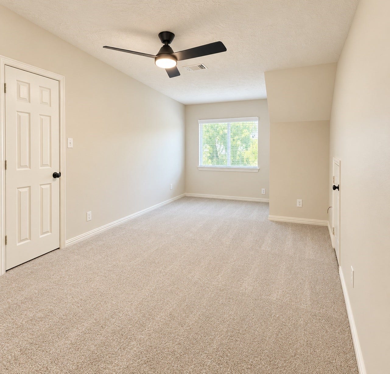 6 Meadow Rose Place, The Woodlands, TX 77382 Bedroom 4