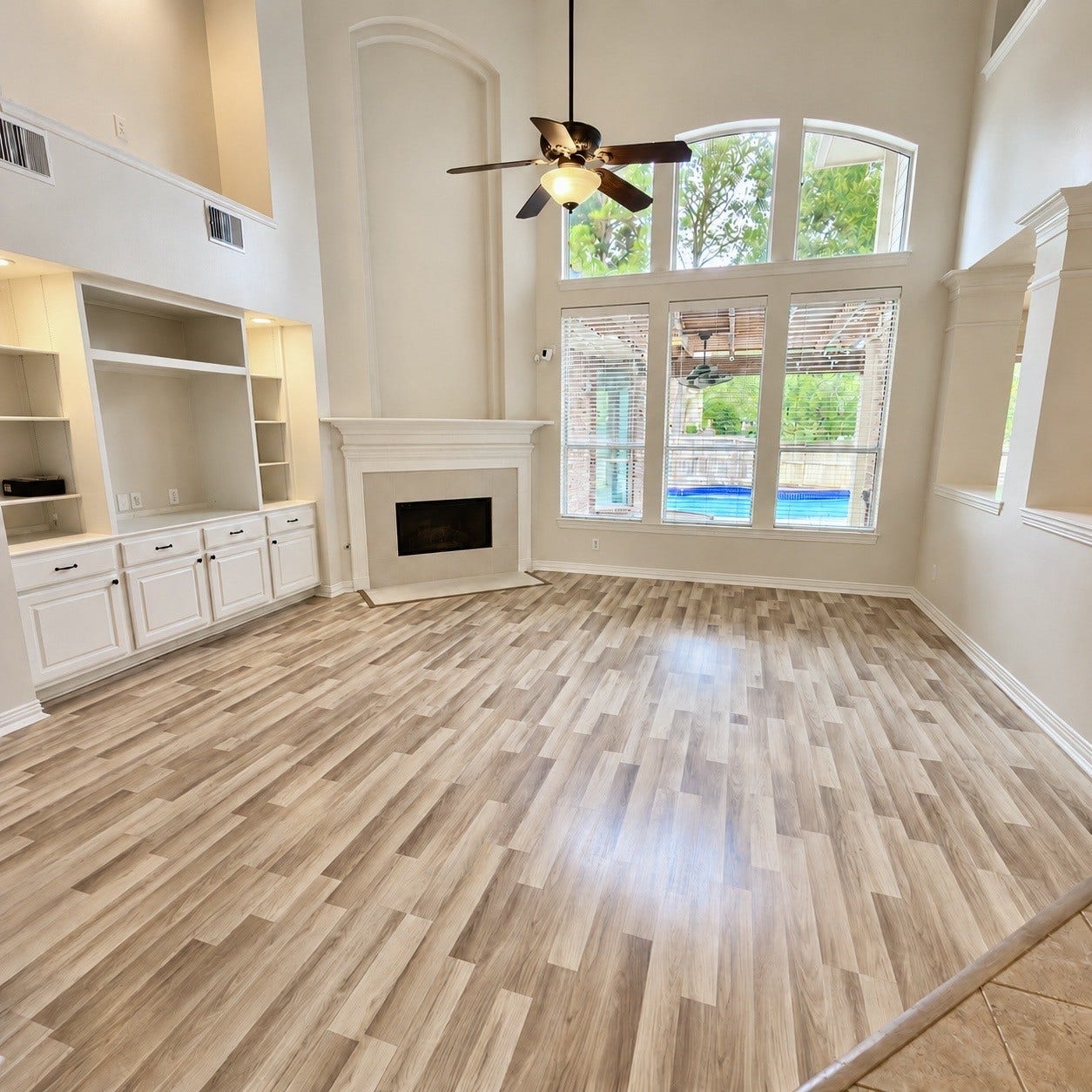 6 Meadow Rose Place, The Woodlands, TX 77382 Family Room