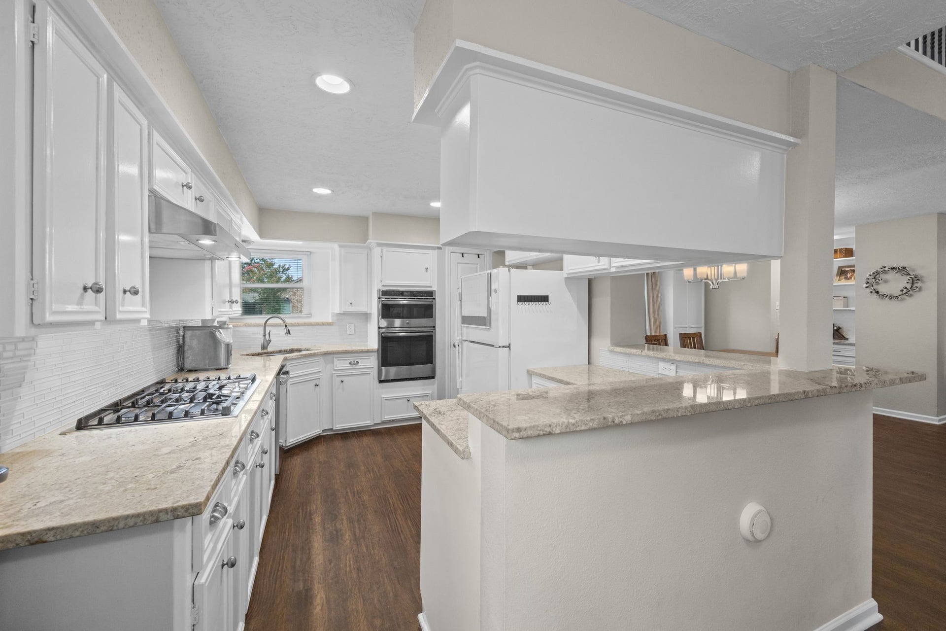 13823 Ivymount Drive, Sugar Land, TX 77498 Beautifully updated kitchen!
