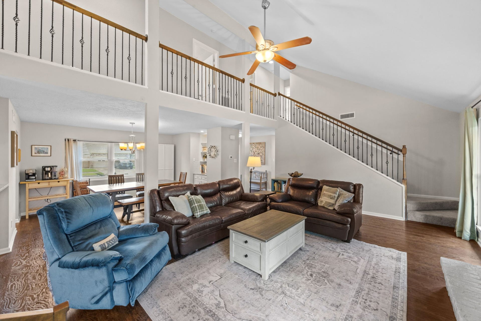 13823 Ivymount Drive, Sugar Land, TX 77498 Wood-look laminate flooring, neutral colors, updated stair rail.