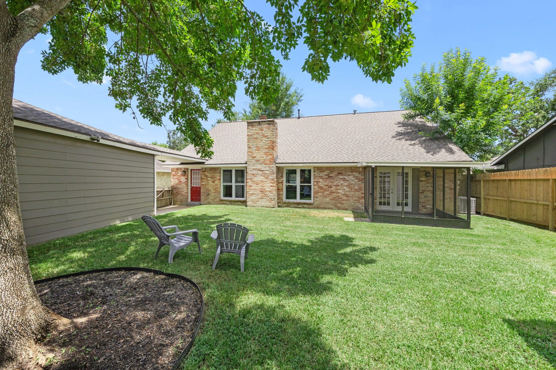 13823 Ivymount Drive, Sugar Land, TX 77498 Detached garage and spacious back yard.