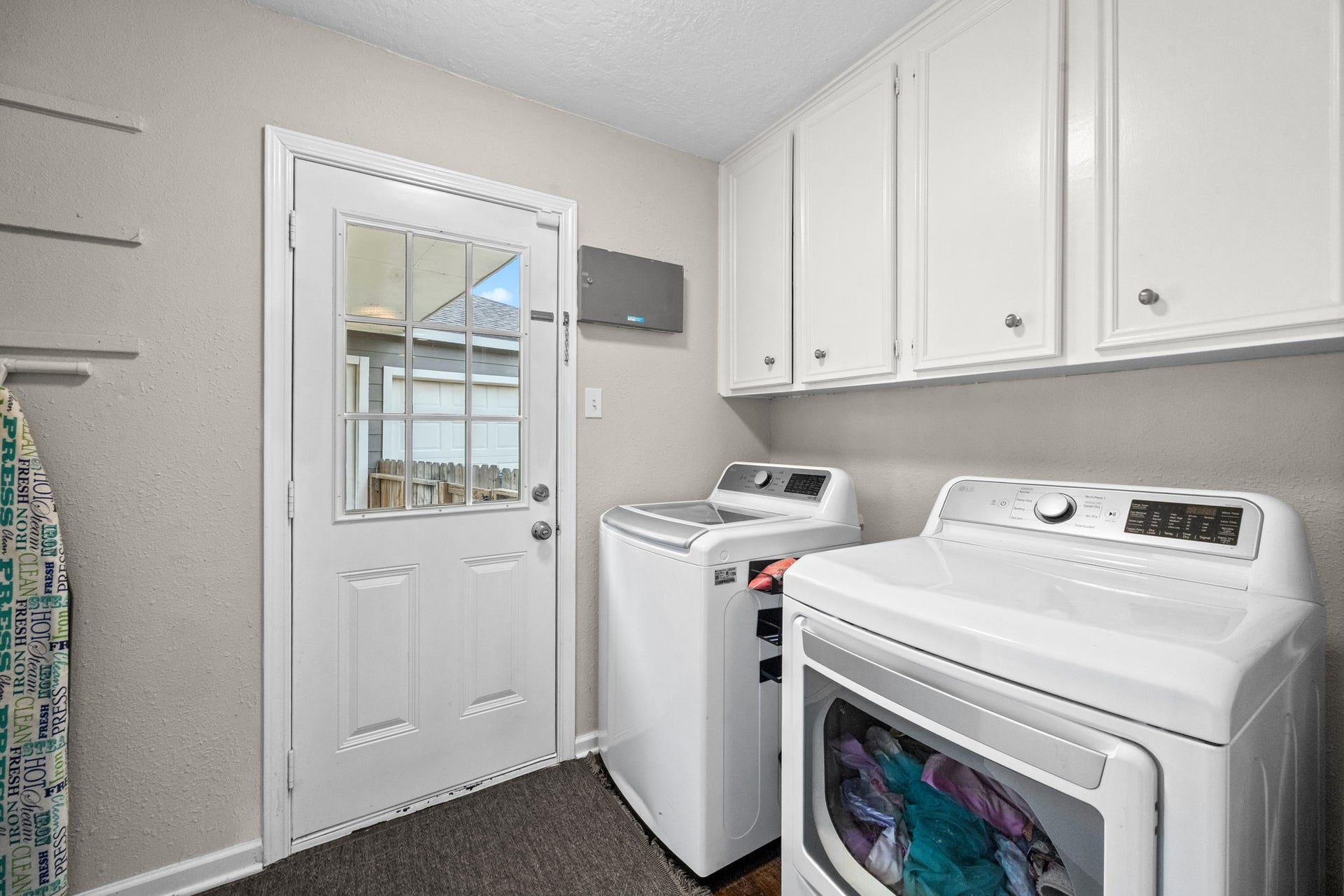 13823 Ivymount Drive, Sugar Land, TX 77498 Large utiliy room with extra storage space.