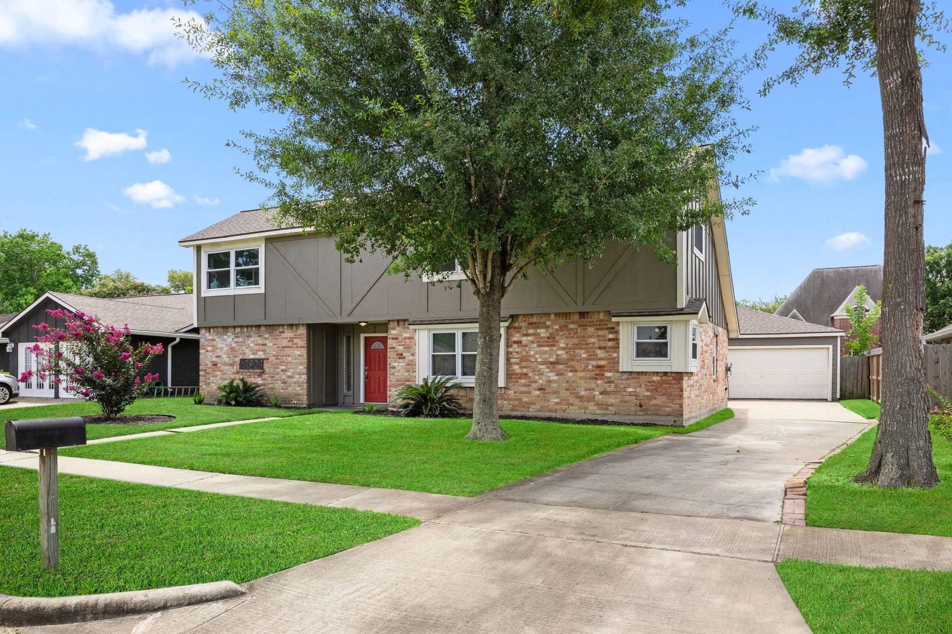 13823 Ivymount Drive, Sugar Land, TX 77498 Don't miss this beautiful home!