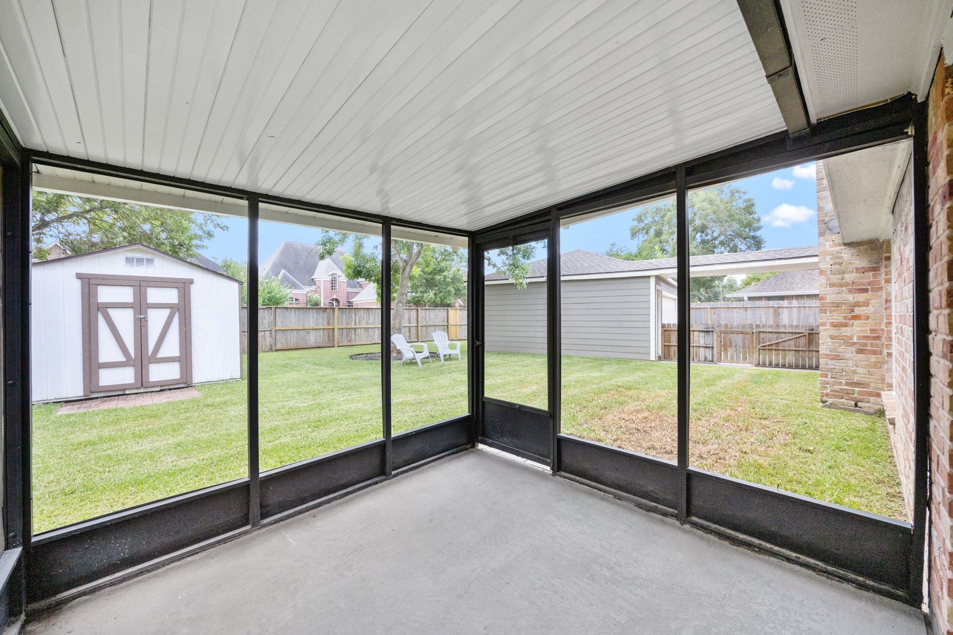 13823 Ivymount Drive, Sugar Land, TX 77498 Screened in porch off of the primary bedroom!