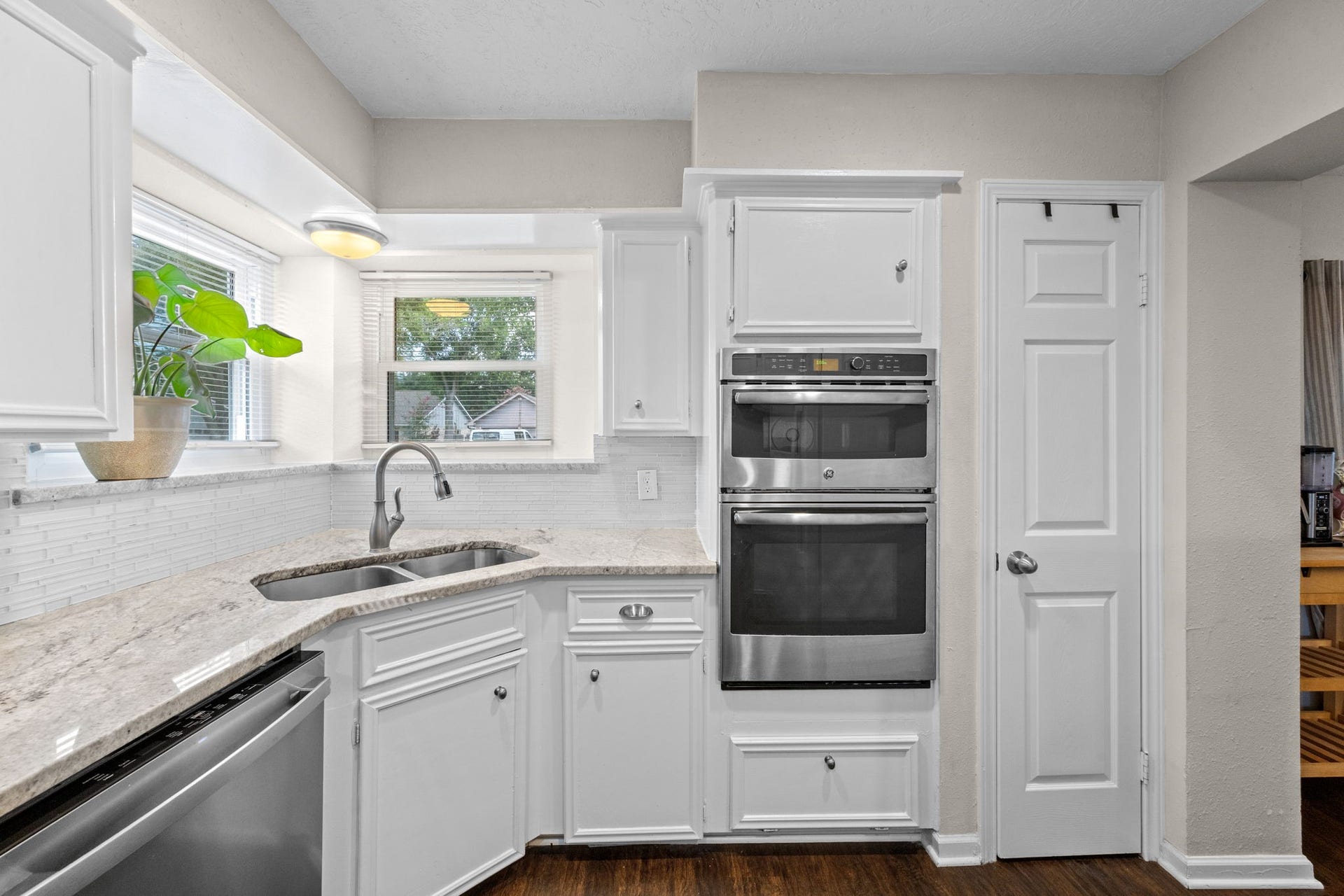 13823 Ivymount Drive, Sugar Land, TX 77498 Stainless steel appliances and windows overlooking the kitchen sink!