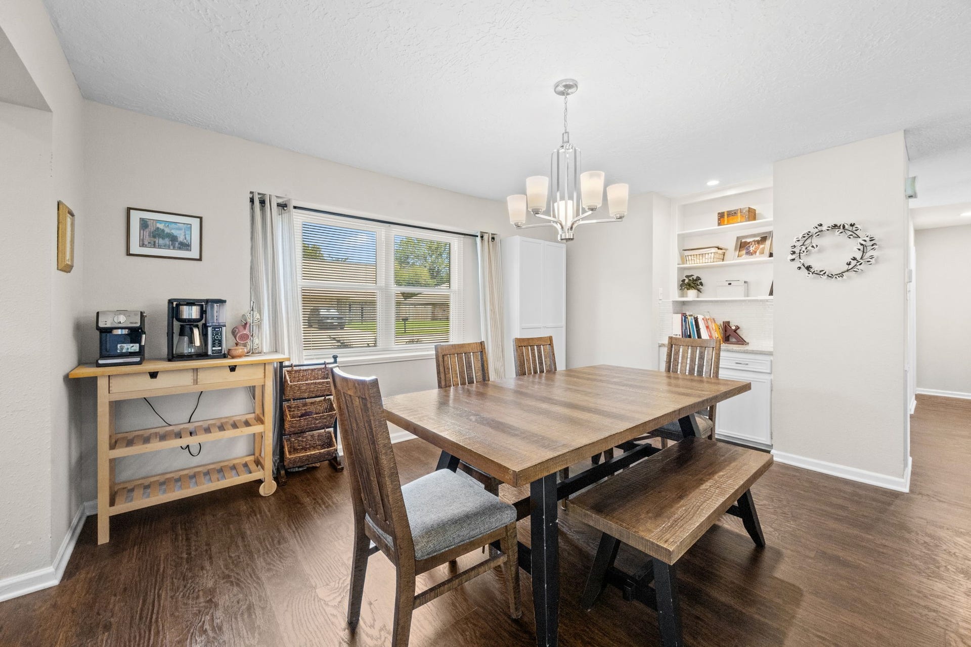13823 Ivymount Drive, Sugar Land, TX 77498 Large dining space is perfect for entertaining!