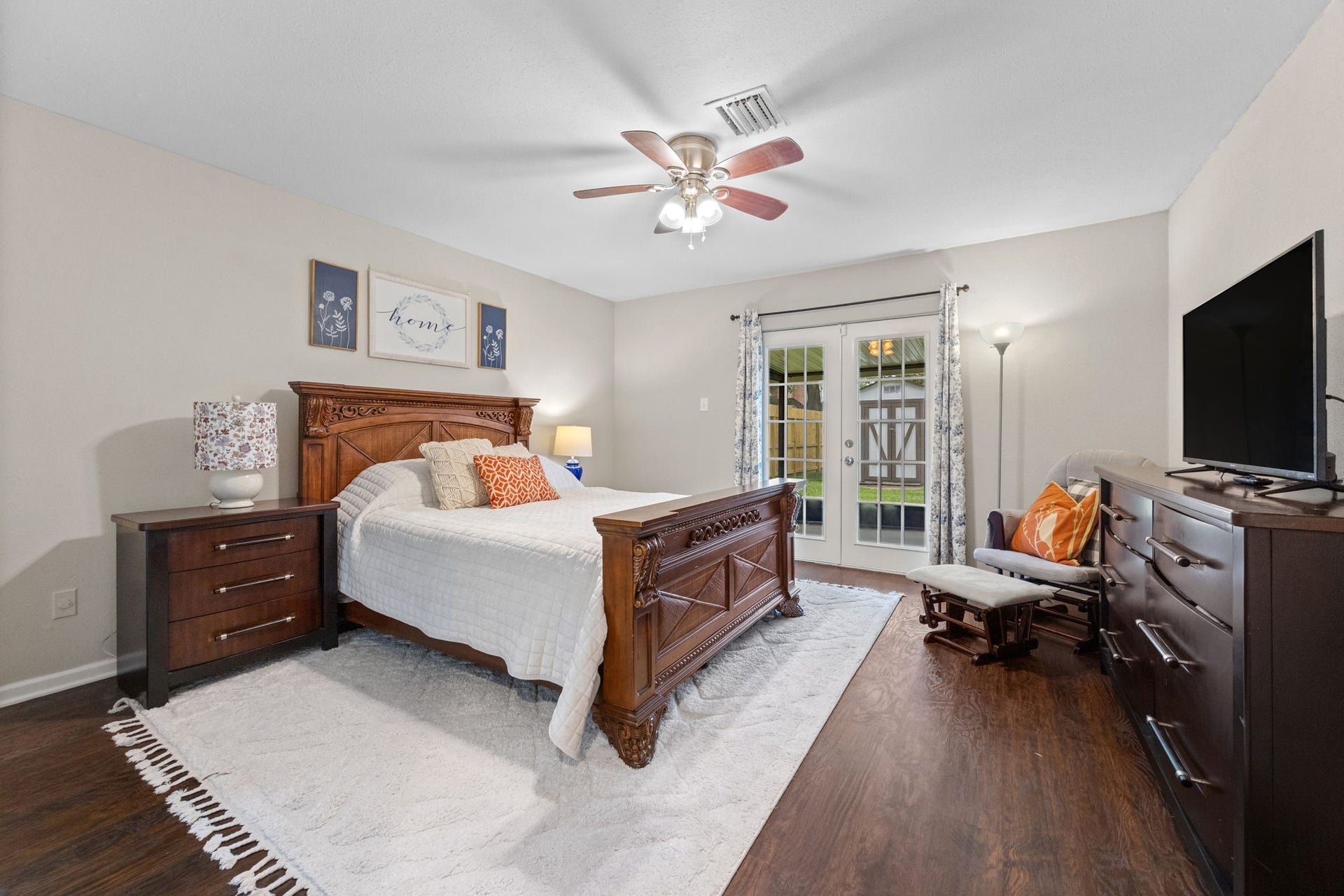 13823 Ivymount Drive, Sugar Land, TX 77498 Primary bedroom with access to screened-in porch.