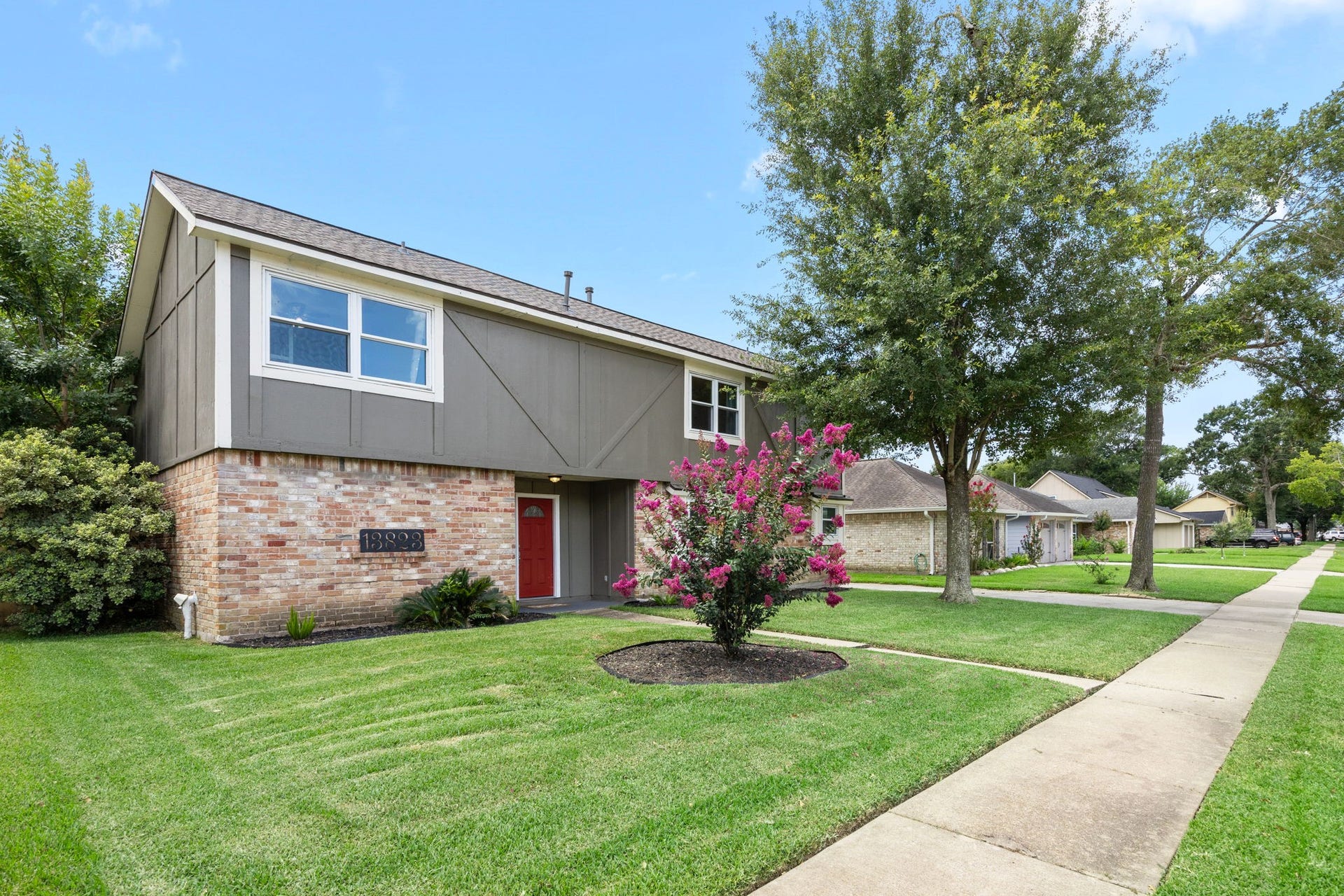 13823 Ivymount Drive, Sugar Land, TX 77498 New roof in 2025!