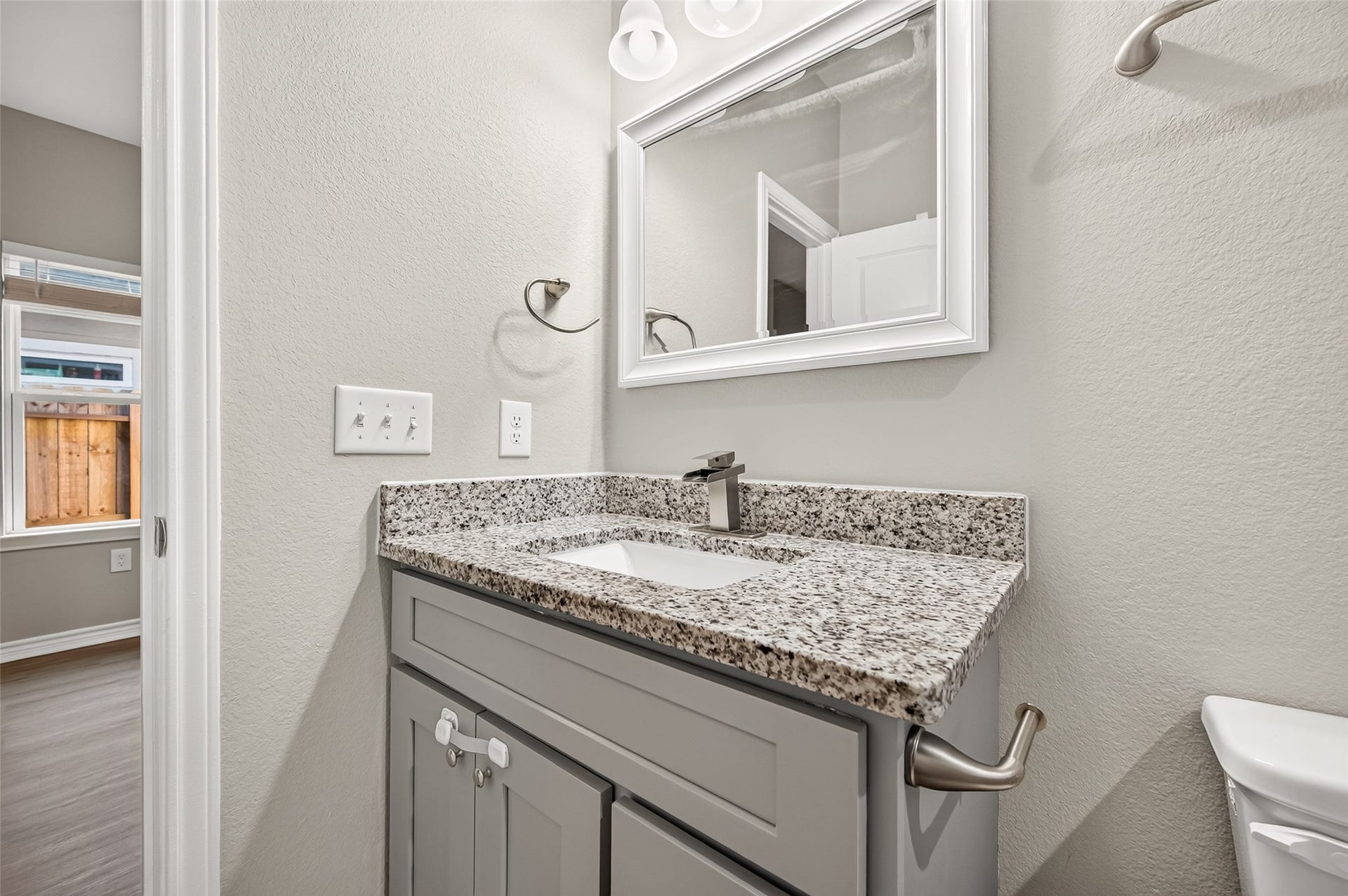 16853 Glenheath, Montgomery, TX 77316 16853 Glenheath, Montgomery, TX 77316