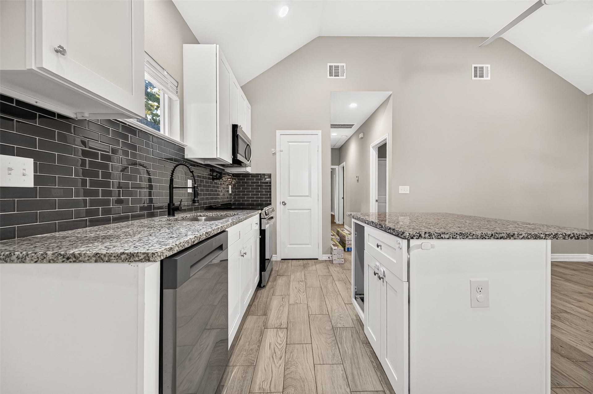 16853 Glenheath, Montgomery, TX 77316 16853 Glenheath, Montgomery, TX 77316