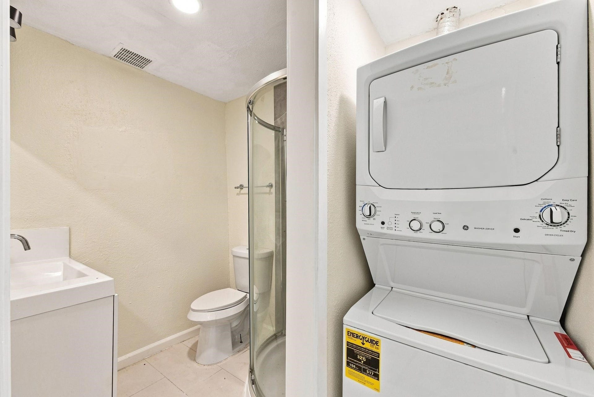 1012 W Hart Avenue, Pasadena, TX 77506 Studio Bathroom and Laundry area