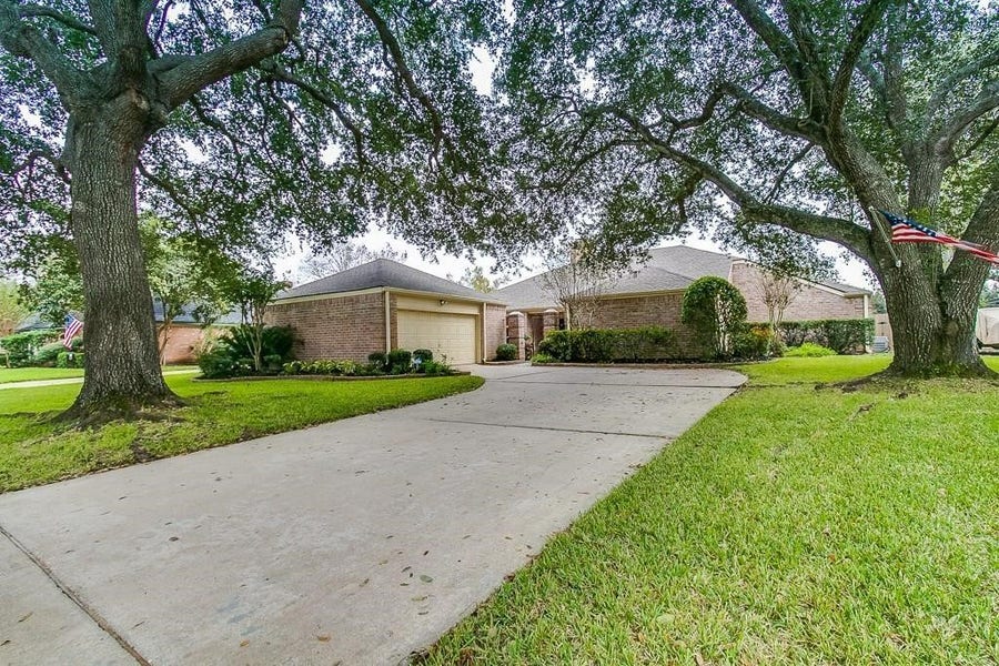 Property photo for 3915 Pleasant Valley Drive, Missouri City, TX