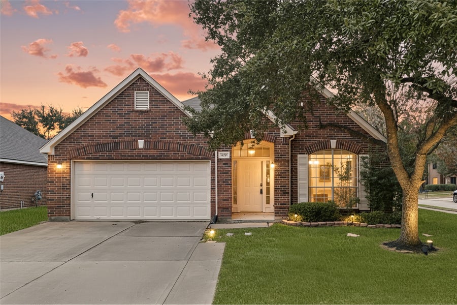 Property photo for 4727 Wilbury Heights Drive, Pasadena, TX