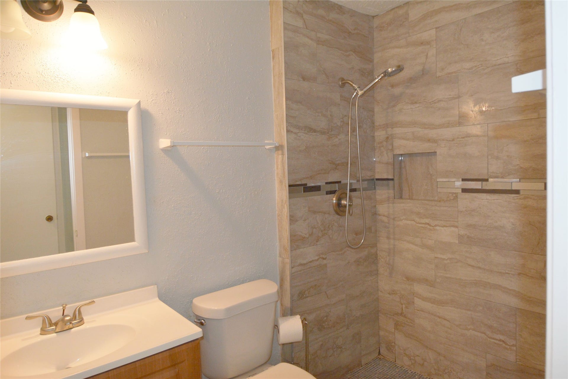 208 Leafwood Circle, League City, TX 77573 208 Leafwood Circle, League City, TX 77573