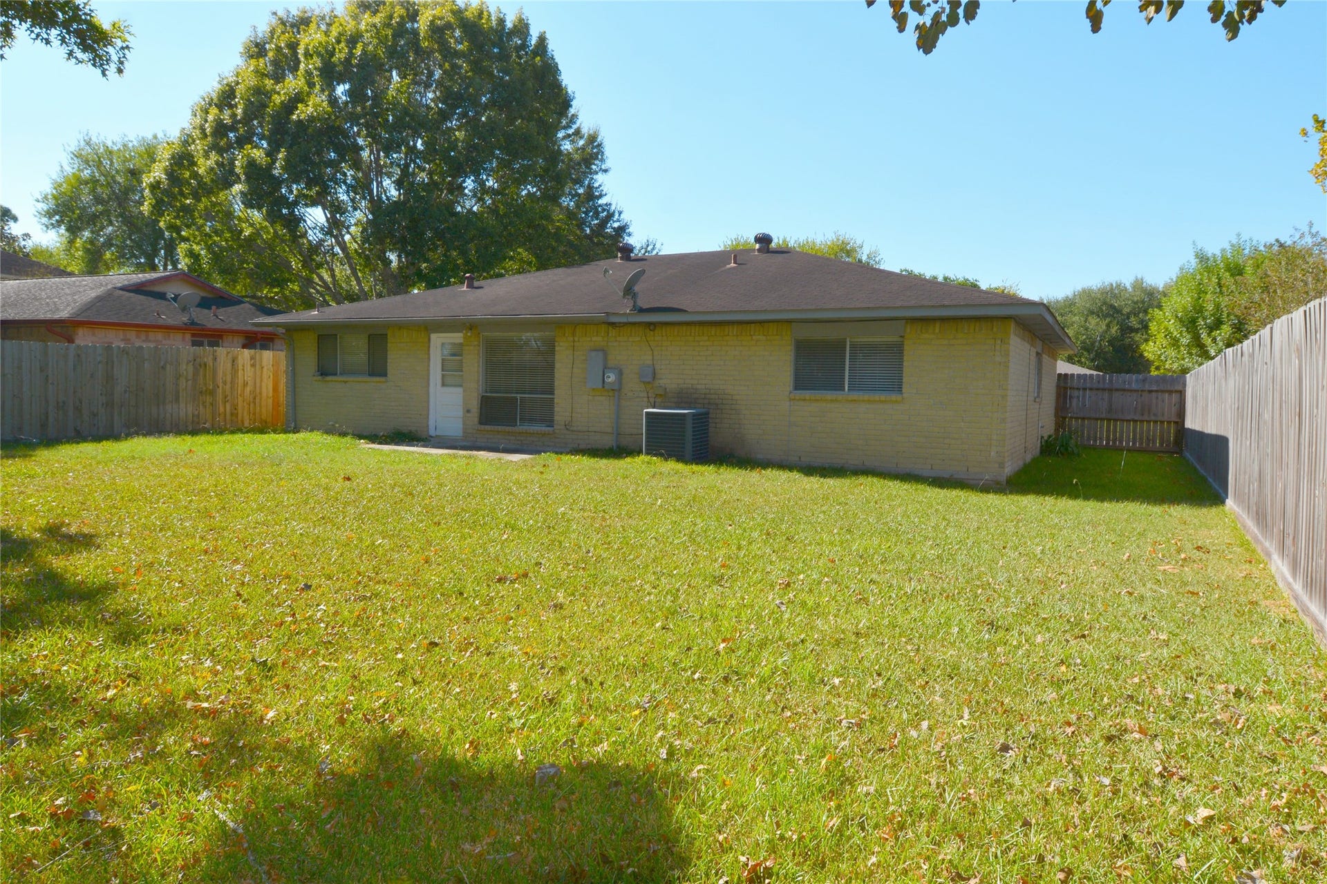 208 Leafwood Circle, League City, TX 77573 208 Leafwood Circle, League City, TX 77573