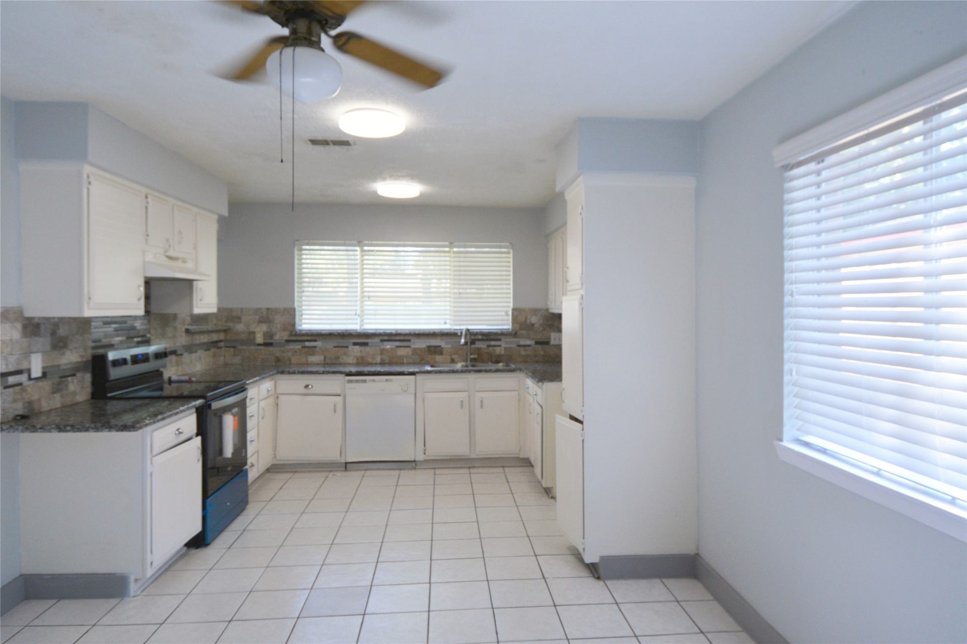208 Leafwood Circle, League City, TX 77573 208 Leafwood Circle, League City, TX 77573