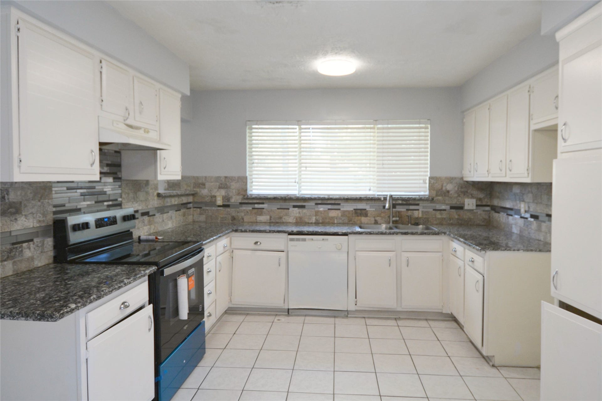 208 Leafwood Circle, League City, TX 77573 208 Leafwood Circle, League City, TX 77573