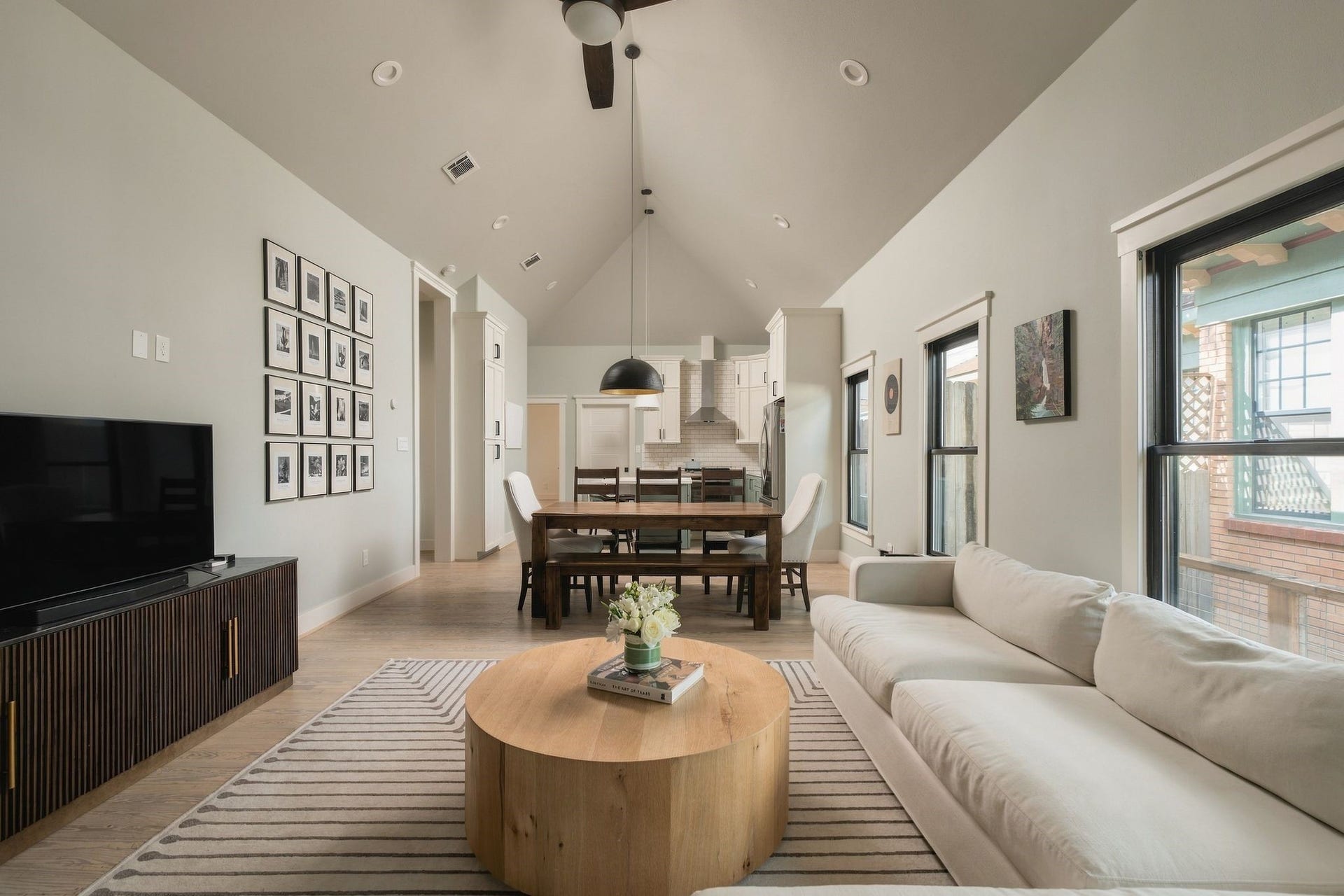 620 W 21st Street, Houston, TX 77008 This home was completely taken down to the studs and thoughtfully reimagined in 2019, blending fresh design with the character and charm that make it feel truly special.