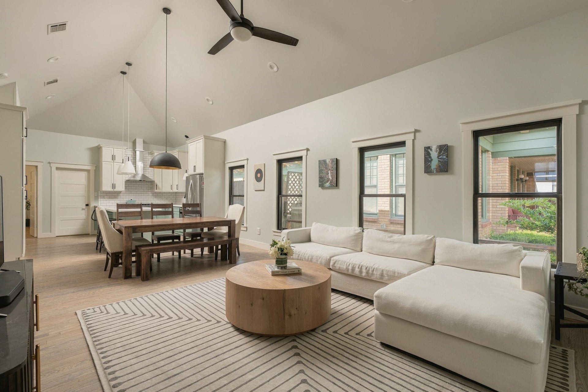 620 W 21st Street, Houston, TX 77008 The living room opens beautifully to the dining area, creating a bright, connected space with an easy flow from one room to the next.