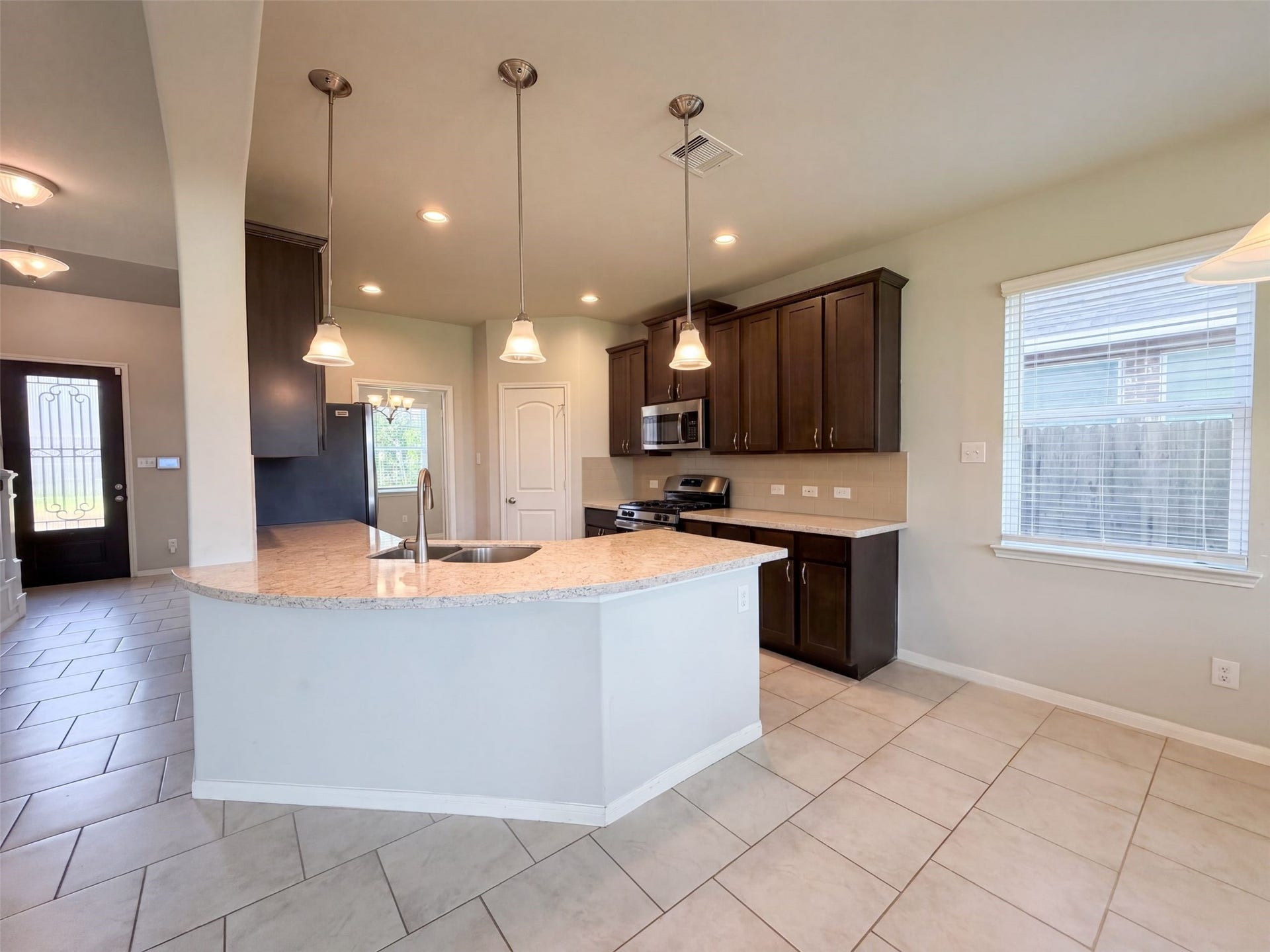 222 Ashley Way, Alvin, TX 77511 222 Ashley Way, Alvin, TX 77511