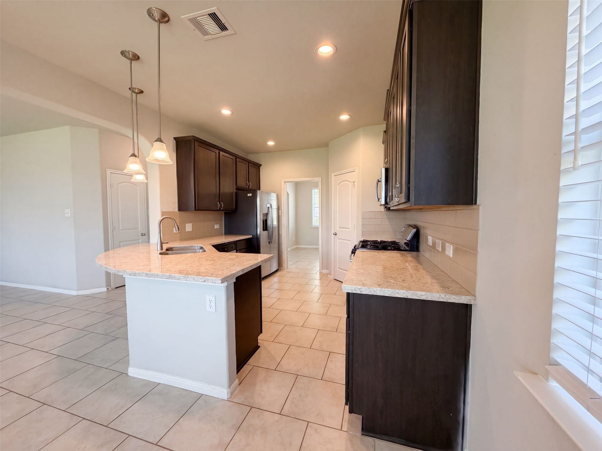 222 Ashley Way, Alvin, TX 77511 222 Ashley Way, Alvin, TX 77511