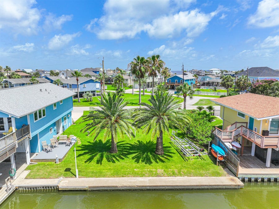 Property photo for 16611 Flamingo Way, Jamaica Beach, TX