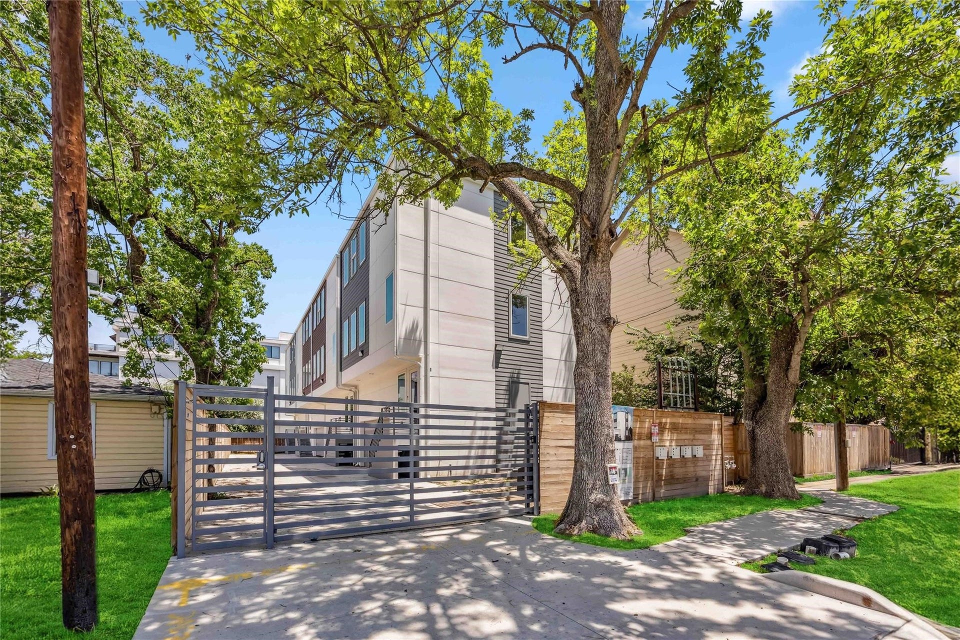 1115 W 21st Street, Houston, TX 77008 1115 W 21st Street, Houston, TX 77008