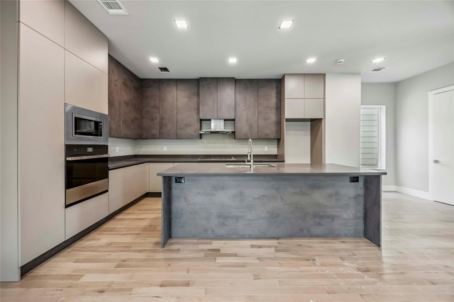 1115 W 21st Street, Houston, TX 77008 1115 W 21st Street, Houston, TX 77008