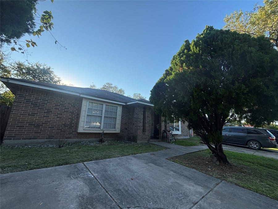 Property photo for 10041 Rosbrook Drive, Houston, TX