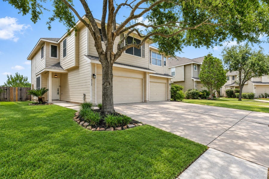 Property photo for 6208 Stoney Creek Drive, Pasadena, TX