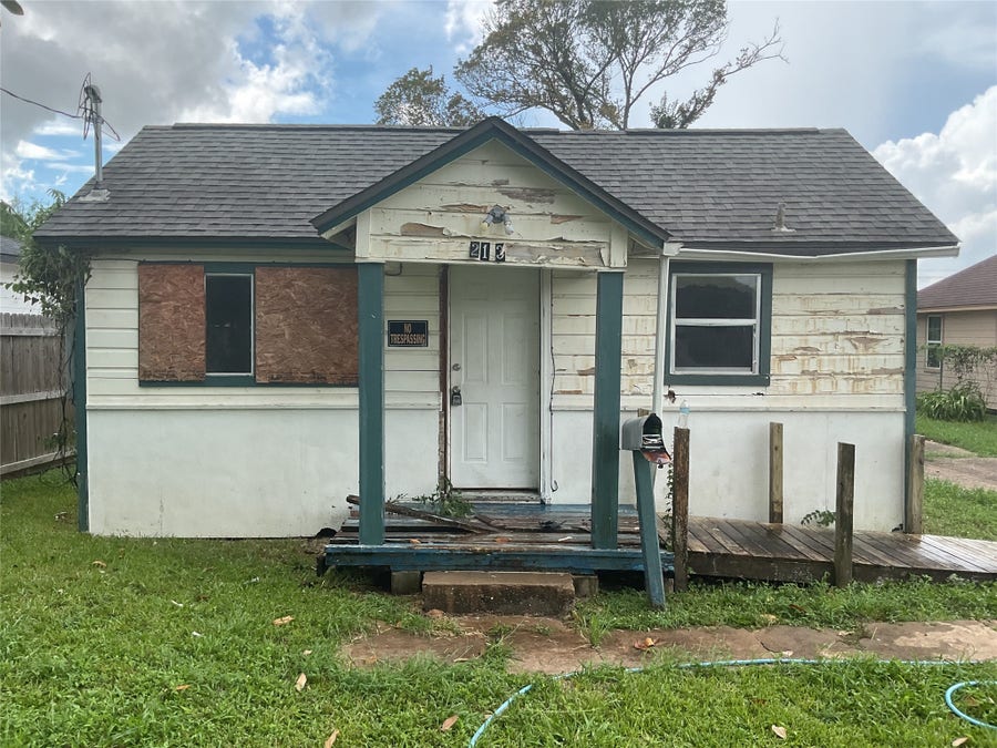 Property photo for 213 E Bernard Street, Clute, TX