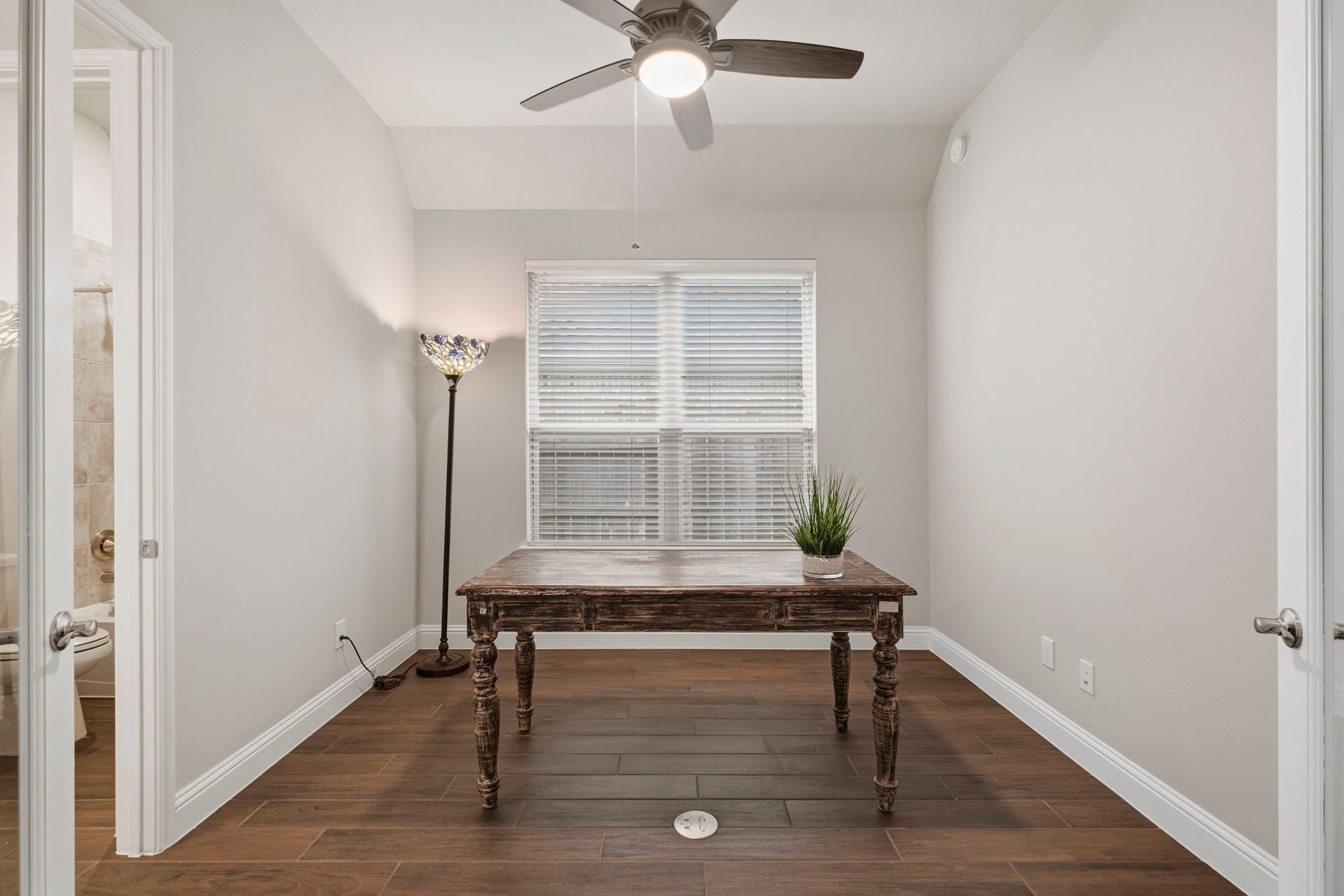 19314 Trotting Green Trail, Tomball, TX 77377 This flexroom can be used as a second office, bedroom, workout room, playroom, whatever you need it to be.