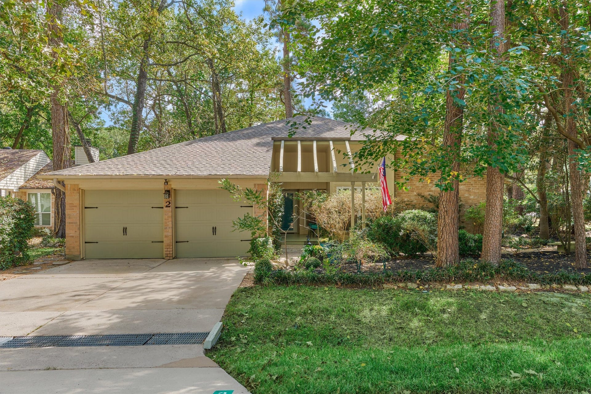 2 Rock Pine Court, The Woodlands, TX 77381 2 Rock Pine Court, The Woodlands, TX 77381