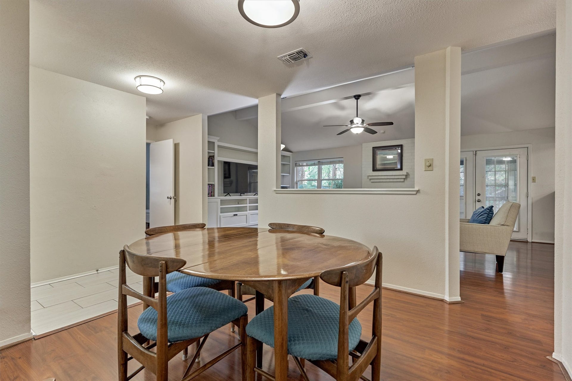 2 Rock Pine Court, The Woodlands, TX 77381 2 Rock Pine Court, The Woodlands, TX 77381