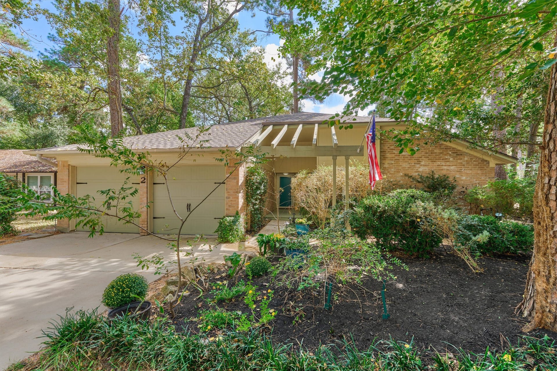 2 Rock Pine Court, The Woodlands, TX 77381 2 Rock Pine Court, The Woodlands, TX 77381