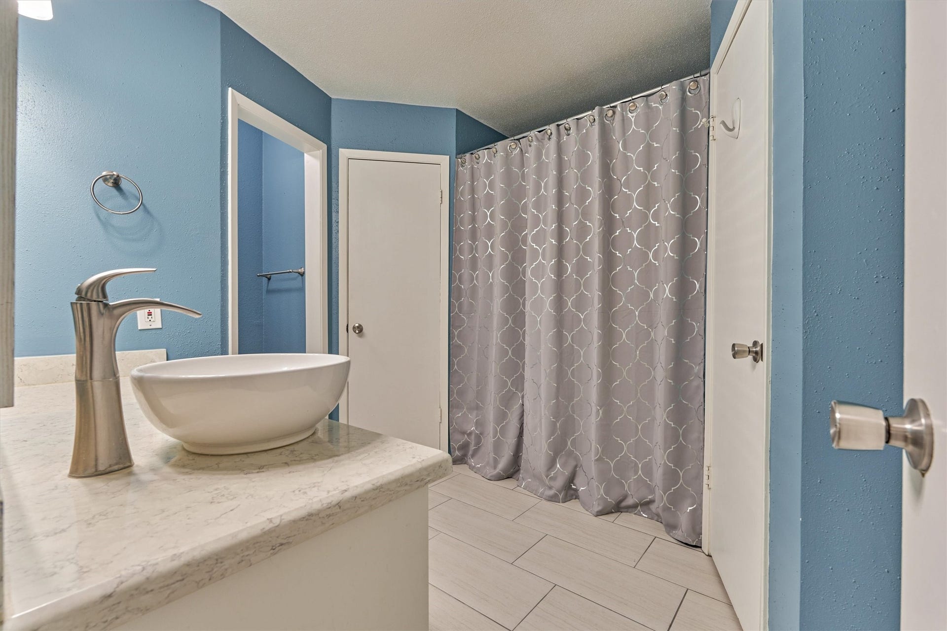2 Rock Pine Court, The Woodlands, TX 77381 2 Rock Pine Court, The Woodlands, TX 77381