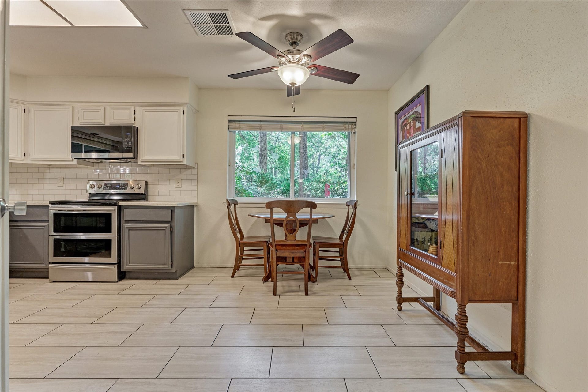 2 Rock Pine Court, The Woodlands, TX 77381 2 Rock Pine Court, The Woodlands, TX 77381