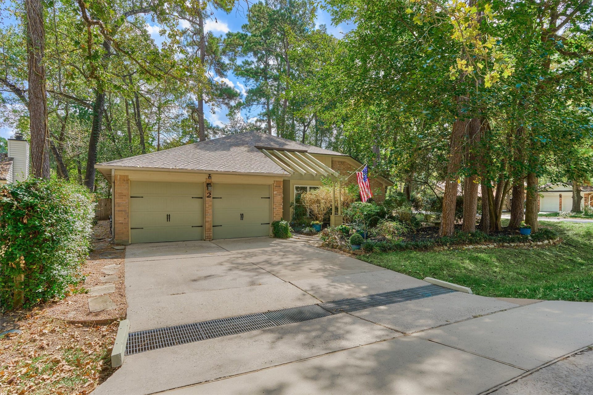 2 Rock Pine Court, The Woodlands, TX 77381 2 Rock Pine Court, The Woodlands, TX 77381