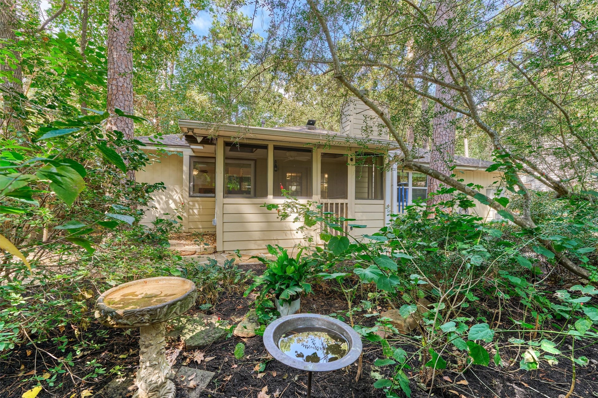 2 Rock Pine Court, The Woodlands, TX 77381 2 Rock Pine Court, The Woodlands, TX 77381