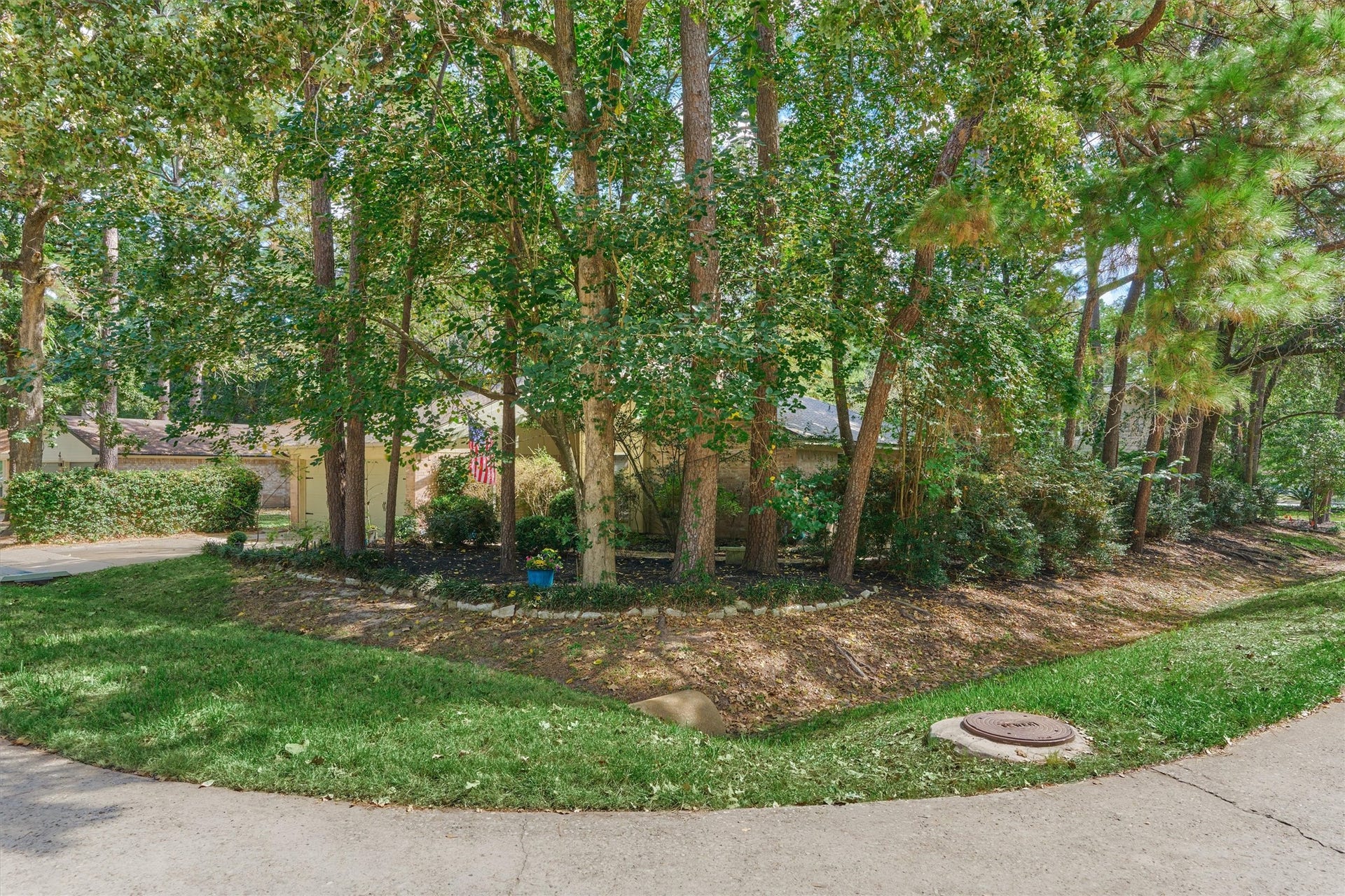 2 Rock Pine Court, The Woodlands, TX 77381 2 Rock Pine Court, The Woodlands, TX 77381